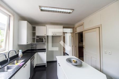 Casa de condomínio à venda com 750m², 5 quartos e 8 vagas Casa de condomínio à venda com 750m², 5 quartos e 8 vagasCozinha