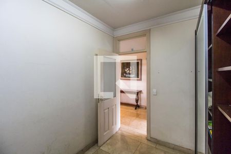 Casa de condomínio à venda com 750m², 5 quartos e 8 vagas Casa de condomínio à venda com 750m², 5 quartos e 8 vagasEscritório