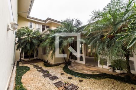 Casa de condomínio à venda com 750m², 5 quartos e 8 vagas Casa de condomínio à venda com 750m², 5 quartos e 8 vagasQuintal