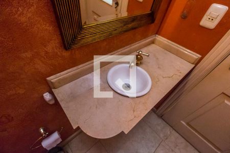 Casa de condomínio à venda com 750m², 5 quartos e 8 vagas Casa de condomínio à venda com 750m², 5 quartos e 8 vagasDetalhe do banheiro