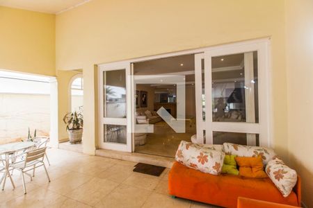 Casa de condomínio à venda com 750m², 5 quartos e 8 vagas Casa de condomínio à venda com 750m², 5 quartos e 8 vagasVaranda