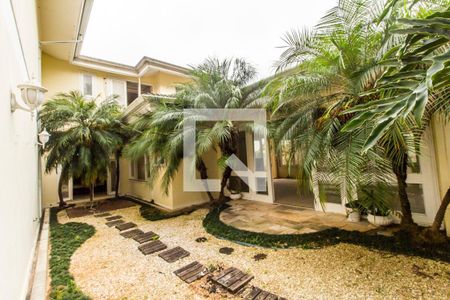 Casa de condomínio à venda com 750m², 5 quartos e 8 vagas Casa de condomínio à venda com 750m², 5 quartos e 8 vagasQuintal