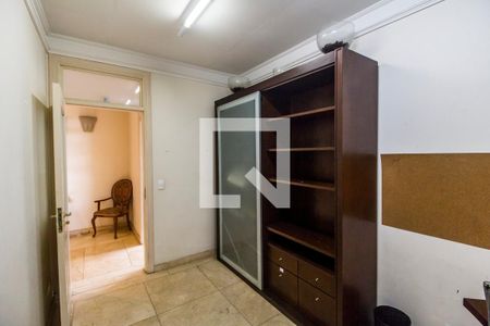 Casa de condomínio à venda com 750m², 5 quartos e 8 vagas Casa de condomínio à venda com 750m², 5 quartos e 8 vagasEscritório