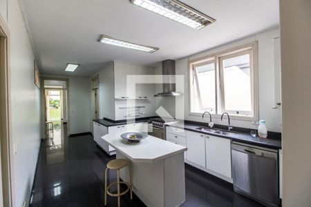 Casa de condomínio à venda com 750m², 5 quartos e 8 vagas Casa de condomínio à venda com 750m², 5 quartos e 8 vagasCozinha