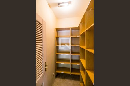 Casa de condomínio à venda com 750m², 5 quartos e 8 vagas Casa de condomínio à venda com 750m², 5 quartos e 8 vagasÁrea comum