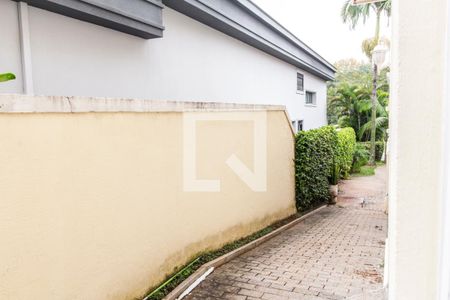 Casa de condomínio à venda com 750m², 5 quartos e 8 vagas Casa de condomínio à venda com 750m², 5 quartos e 8 vagasVista