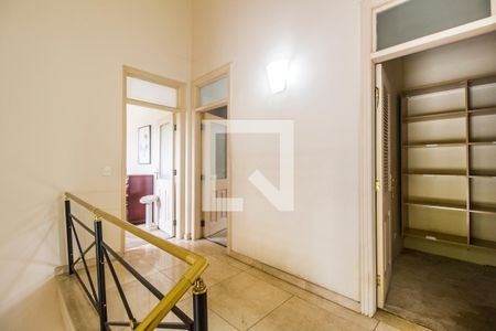 Casa de condomínio à venda com 750m², 5 quartos e 8 vagas Casa de condomínio à venda com 750m², 5 quartos e 8 vagasCorredor