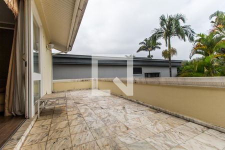 Casa de condomínio à venda com 750m², 5 quartos e 8 vagas Casa de condomínio à venda com 750m², 5 quartos e 8 vagasVaranda