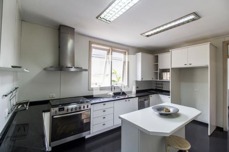 Casa de condomínio à venda com 750m², 5 quartos e 8 vagas Casa de condomínio à venda com 750m², 5 quartos e 8 vagasCozinha