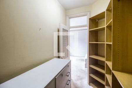 Casa de condomínio à venda com 750m², 5 quartos e 8 vagas Casa de condomínio à venda com 750m², 5 quartos e 8 vagasCloset da suíte 4