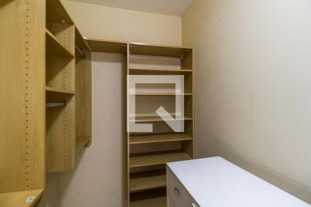 Casa de condomínio à venda com 750m², 5 quartos e 8 vagas Casa de condomínio à venda com 750m², 5 quartos e 8 vagasCloset da suíte 4