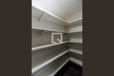 Casa de condomínio à venda com 750m², 5 quartos e 8 vagas Casa de condomínio à venda com 750m², 5 quartos e 8 vagasDespensa