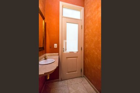 Casa de condomínio à venda com 750m², 5 quartos e 8 vagas Casa de condomínio à venda com 750m², 5 quartos e 8 vagasLavabo