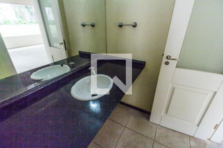 Casa de condomínio à venda com 750m², 5 quartos e 8 vagas Casa de condomínio à venda com 750m², 5 quartos e 8 vagasBanheiro