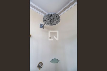 Casa de condomínio à venda com 750m², 5 quartos e 8 vagas Casa de condomínio à venda com 750m², 5 quartos e 8 vagasDetalhe do Banheiro da Suite