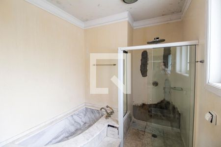 Casa de condomínio à venda com 750m², 5 quartos e 8 vagas Casa de condomínio à venda com 750m², 5 quartos e 8 vagasBanheiro da Suíte 3