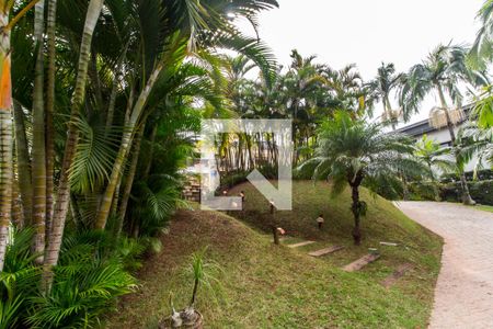 Casa de condomínio à venda com 750m², 5 quartos e 8 vagas Casa de condomínio à venda com 750m², 5 quartos e 8 vagasVista da Rua