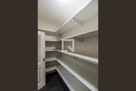 Casa de condomínio à venda com 750m², 5 quartos e 8 vagas Casa de condomínio à venda com 750m², 5 quartos e 8 vagasDespensa