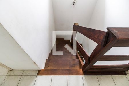 Casa de condomínio à venda com 750m², 5 quartos e 8 vagas Casa de condomínio à venda com 750m², 5 quartos e 8 vagasEscada