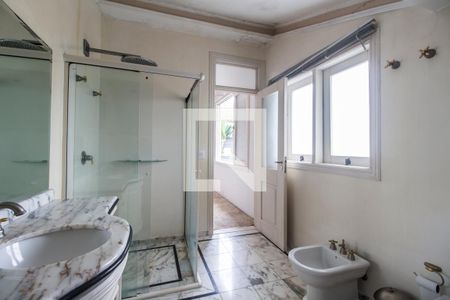 Casa de condomínio à venda com 750m², 5 quartos e 8 vagas Casa de condomínio à venda com 750m², 5 quartos e 8 vagasBanheiro da master 2