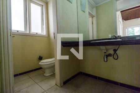 Casa de condomínio à venda com 750m², 5 quartos e 8 vagas Casa de condomínio à venda com 750m², 5 quartos e 8 vagasBanheiro