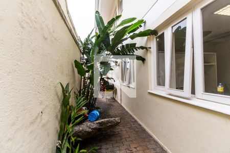 Casa de condomínio à venda com 750m², 5 quartos e 8 vagas Casa de condomínio à venda com 750m², 5 quartos e 8 vagasCorredor