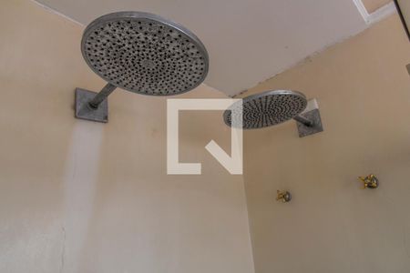 Casa de condomínio à venda com 750m², 5 quartos e 8 vagas Casa de condomínio à venda com 750m², 5 quartos e 8 vagasDetalhe do banheiro