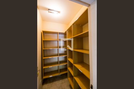 Casa de condomínio à venda com 750m², 5 quartos e 8 vagas Casa de condomínio à venda com 750m², 5 quartos e 8 vagasÁrea comum