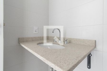 Banheiro de kitnet/studio à venda com 1 quarto, 26m² em Pinheiros, São Paulo