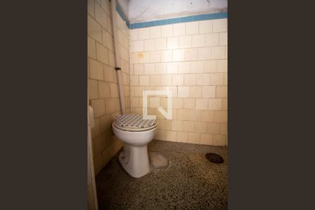 Casa à venda com 200m², 4 quartos e sem vaga Casa à venda com 200m², 4 quartos e sem vagaBanheiro de serviço