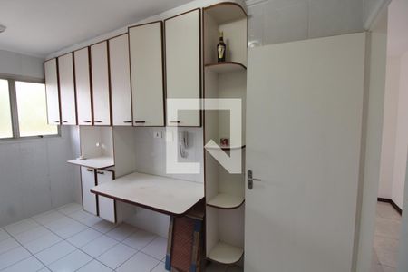 Cozinha de apartamento para alugar com 2 quartos, 50m² em Cidade Centenário, São Paulo