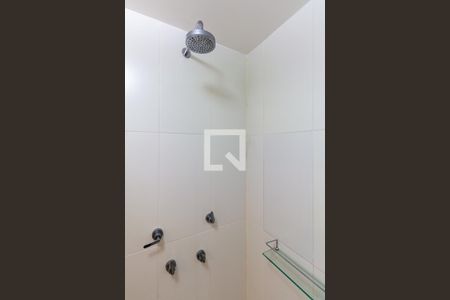 Banheiro de kitnet/studio para alugar com 1 quarto, 27m² em Indianópolis, São Paulo