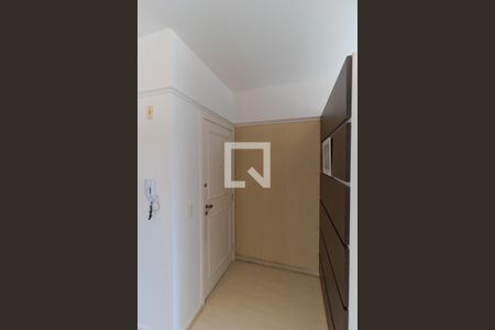 Hall de Entrada de apartamento à venda com 1 quarto, 73m² em Cambuí, Campinas