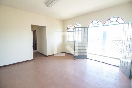 Sala de casa à venda com 6 quartos, 280m² em Centro, Betim