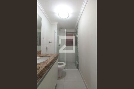 Banheiro de apartamento à venda com 1 quarto, 54m² em Centro, Campinas