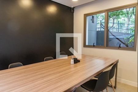 Studio para alugar com 28m², 1 quarto e sem vaga Studio para alugar com 28m², 1 quarto e sem vagaSala de reunião