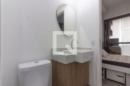 Banheiro de kitnet/studio para alugar com 1 quarto, 40m² em Sumarezinho, São Paulo