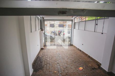 Vista de casa à venda com 3 quartos, 150m² em Mirandópolis, São Paulo