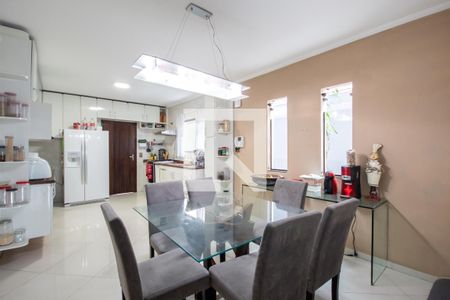 Casa à venda com 149m², 3 quartos e 4 vagas Casa à venda com 149m², 3 quartos e 4 vagasCopa e cozinha