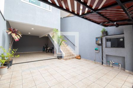 Casa à venda com 149m², 3 quartos e 4 vagas Casa à venda com 149m², 3 quartos e 4 vagasGaragem
