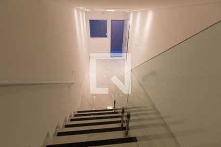 Sala de casa de condomínio para alugar com 2 quartos, 60m² em Vila Caiçara, Praia Grande