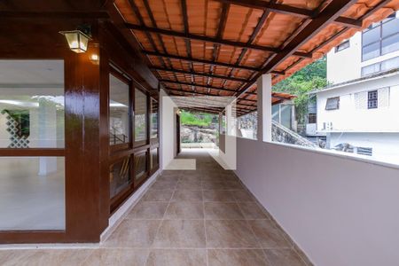 Varanda de casa de condomínio à venda com 5 quartos, 400m² em Itanhangá, Rio de Janeiro