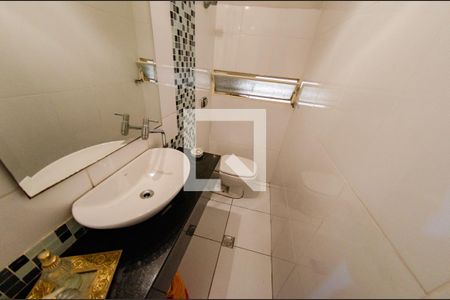 Lavabo de casa à venda com 3 quartos, 200m² em Caiçara-adelaide, Belo Horizonte