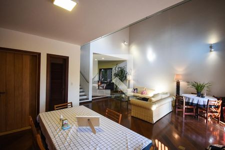 Sala de casa à venda com 3 quartos, 580m² em Jardim Guedala, São Paulo