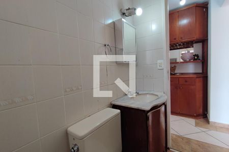 Banheiro de apartamento à venda com 1 quarto, 45m² em Cambuí, Campinas