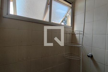 Banheiro de apartamento à venda com 1 quarto, 45m² em Cambuí, Campinas