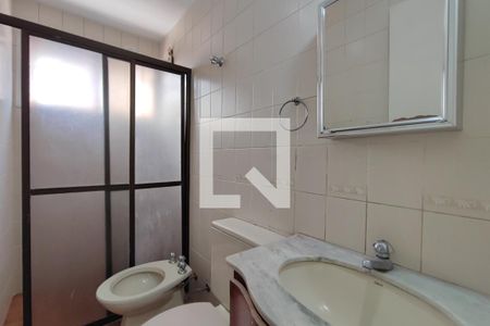 Banheiro de apartamento à venda com 1 quarto, 45m² em Cambuí, Campinas