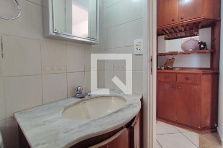 Banheiro de apartamento à venda com 1 quarto, 45m² em Cambuí, Campinas