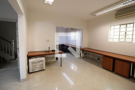 Sala 1 de casa à venda com 5 quartos, 300m² em Pacaembu, São Paulo