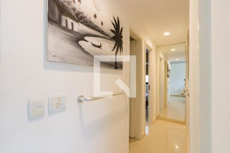 Corredor de apartamento para alugar com 3 quartos, 70m² em Barra da Tijuca, Rio de Janeiro
